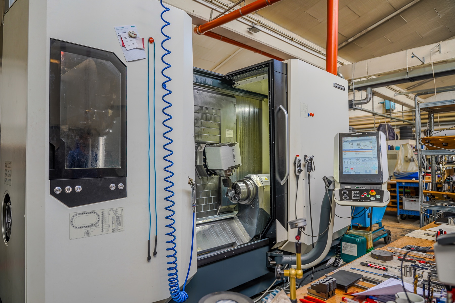 5-Achs-Bearbeitungszentrum von DMG MORI in der Werkstatt von MTM Toraman in Schorndorf
